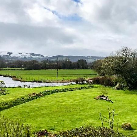 Riverside Chalet In Heart Of Lampeter, West Wales Villa Екстериор снимка