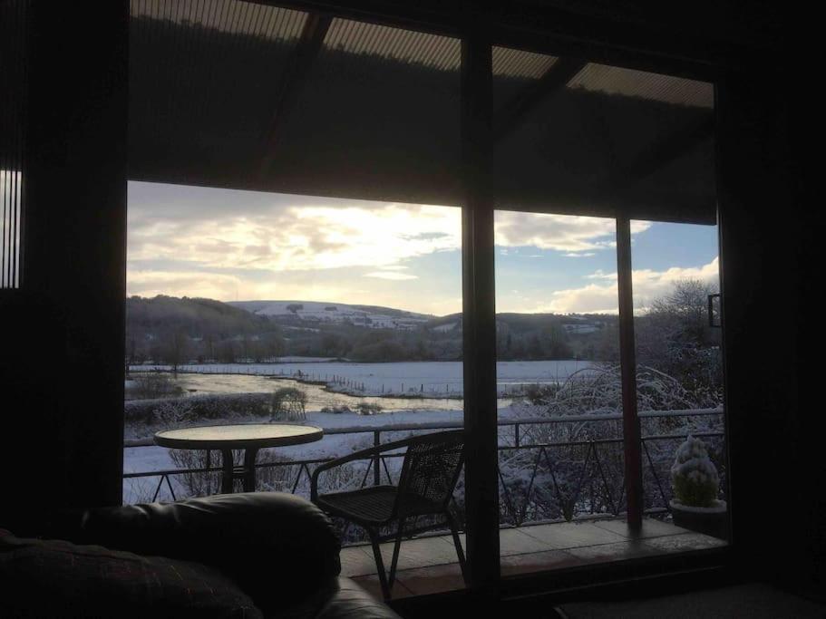 Riverside Chalet In Heart Of Lampeter, West Wales Villa Екстериор снимка