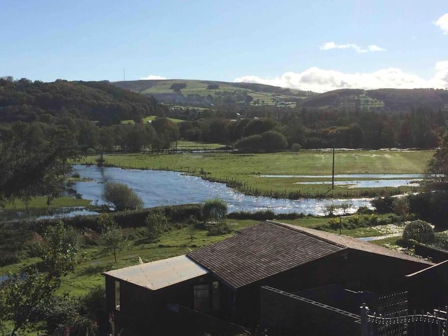 Riverside Chalet In Heart Of Lampeter, West Wales Villa Екстериор снимка