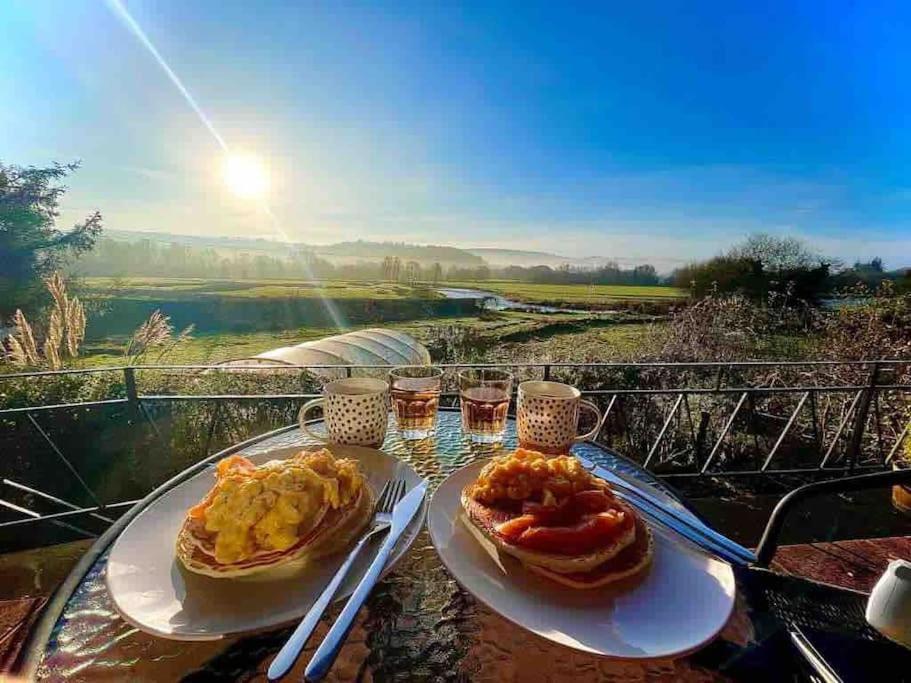 Riverside Chalet In Heart Of Lampeter, West Wales Villa Екстериор снимка