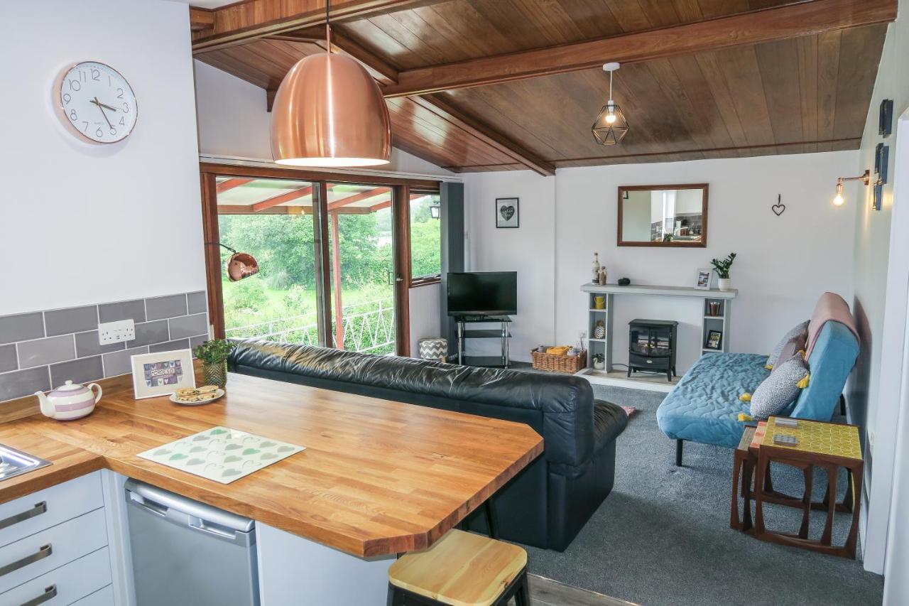 Riverside Chalet In Heart Of Lampeter, West Wales Villa Екстериор снимка