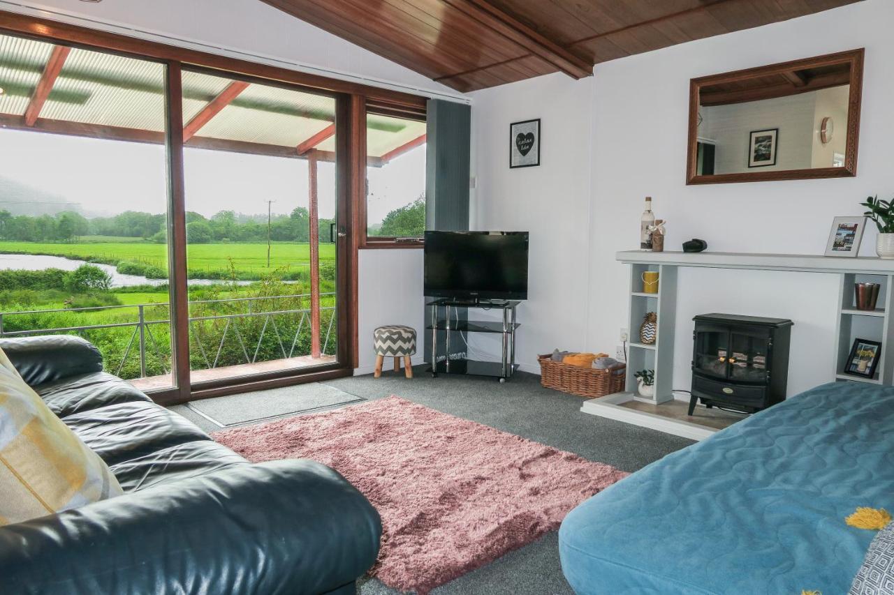 Riverside Chalet In Heart Of Lampeter, West Wales Villa Екстериор снимка